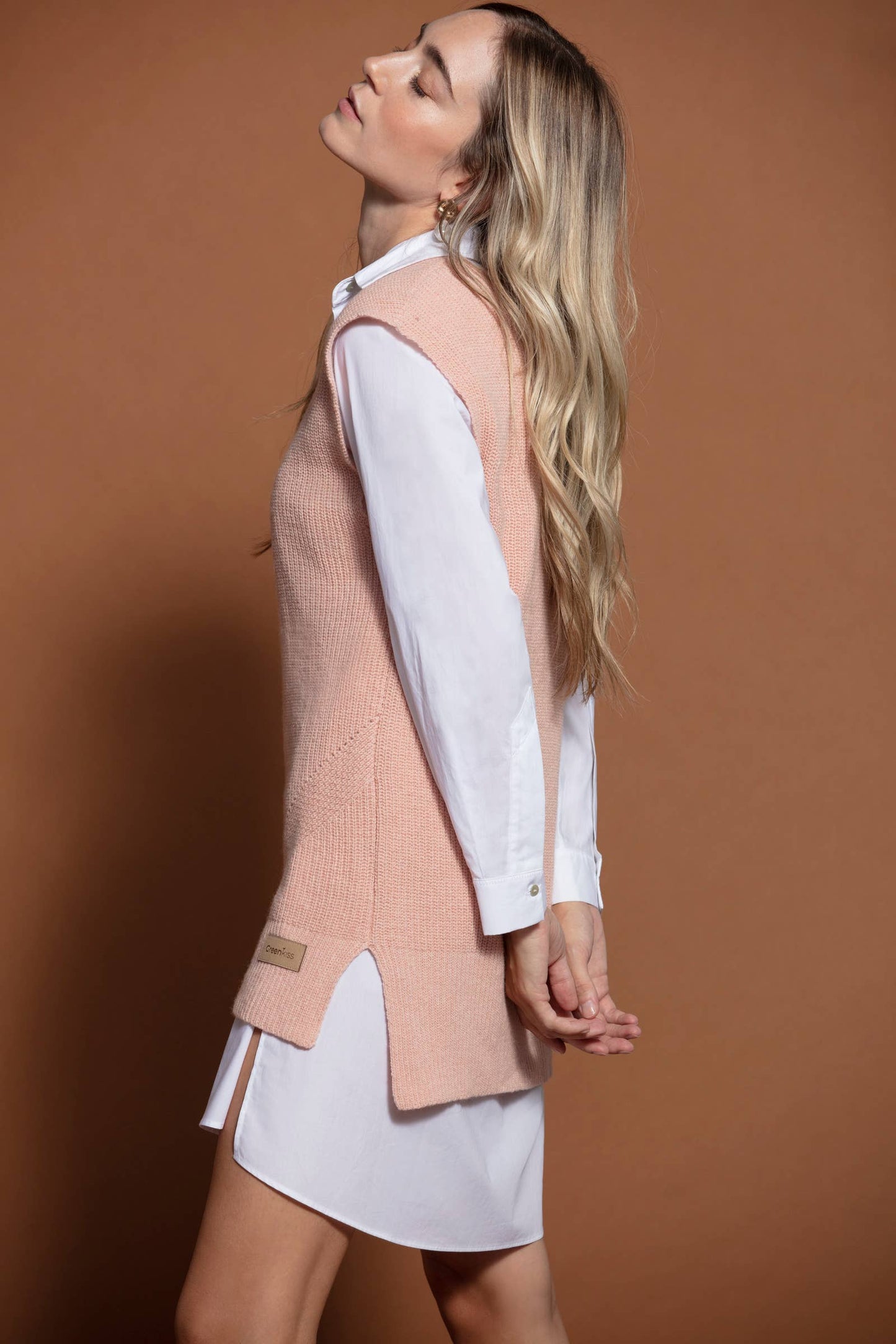 V-NECK KNITTED VEST