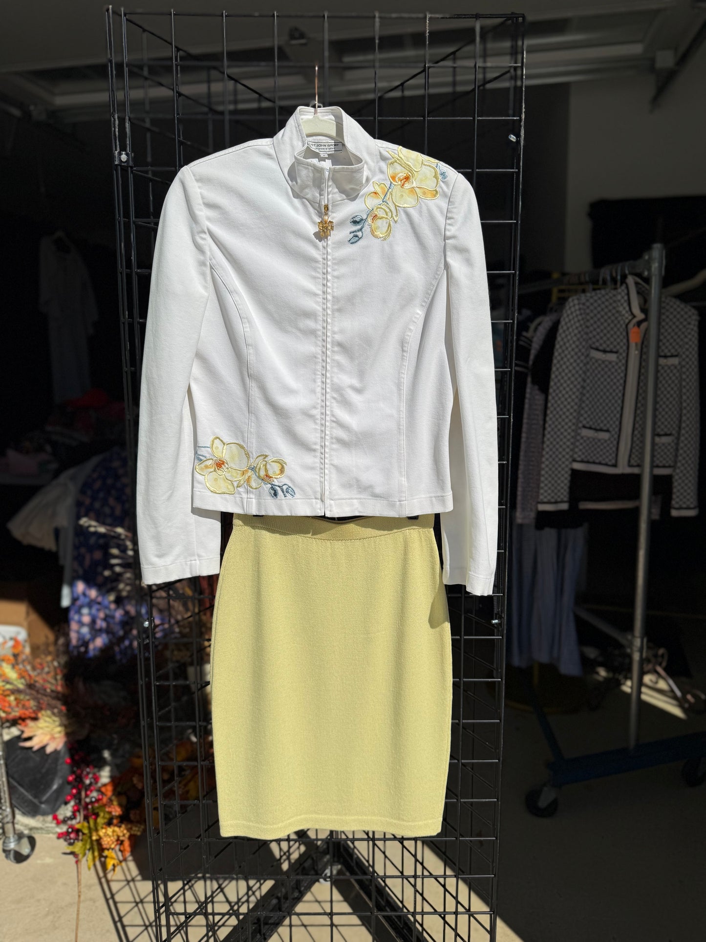 St. John Signature Knit Jacket – Luxury Consignment