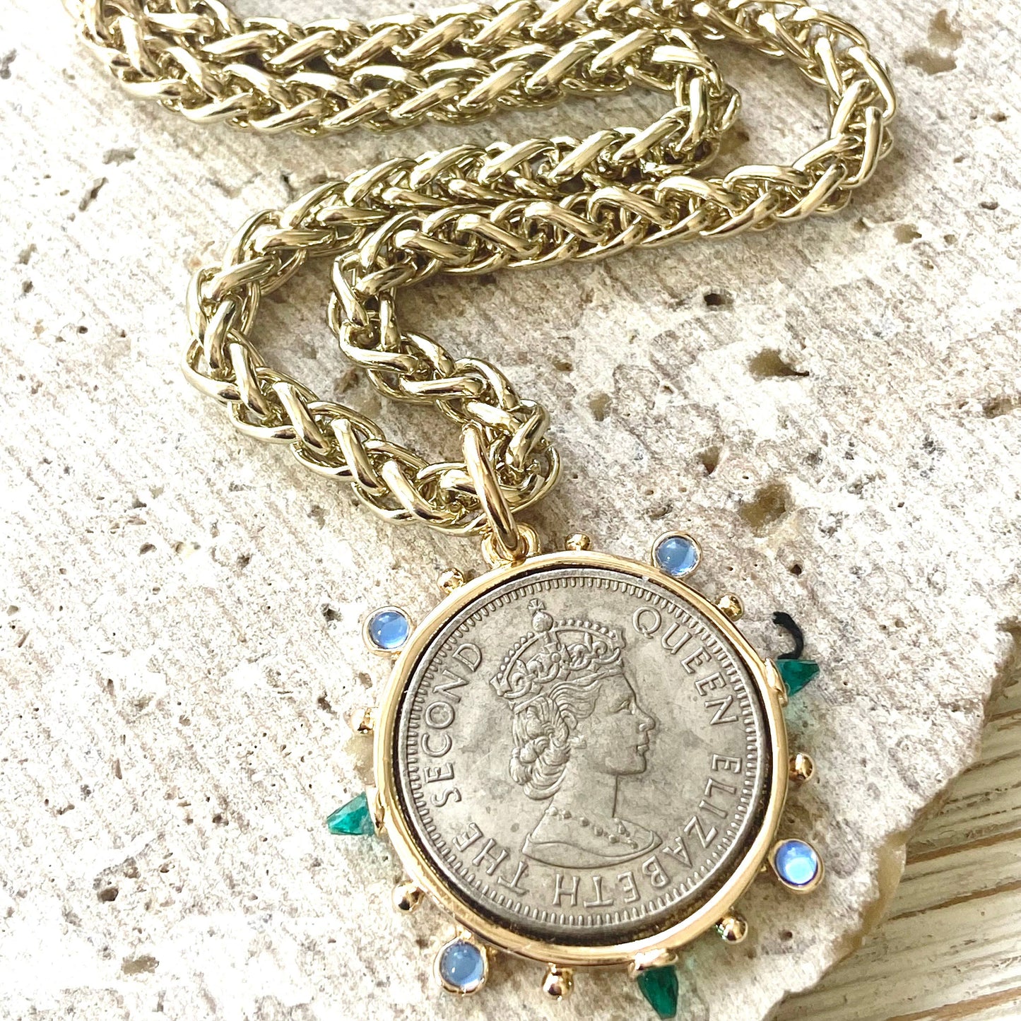 Queen Horse England Royal Family coin jewelry necklace