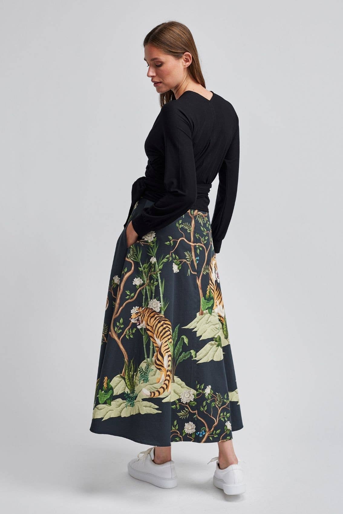 Maxi skirt with tiger print black