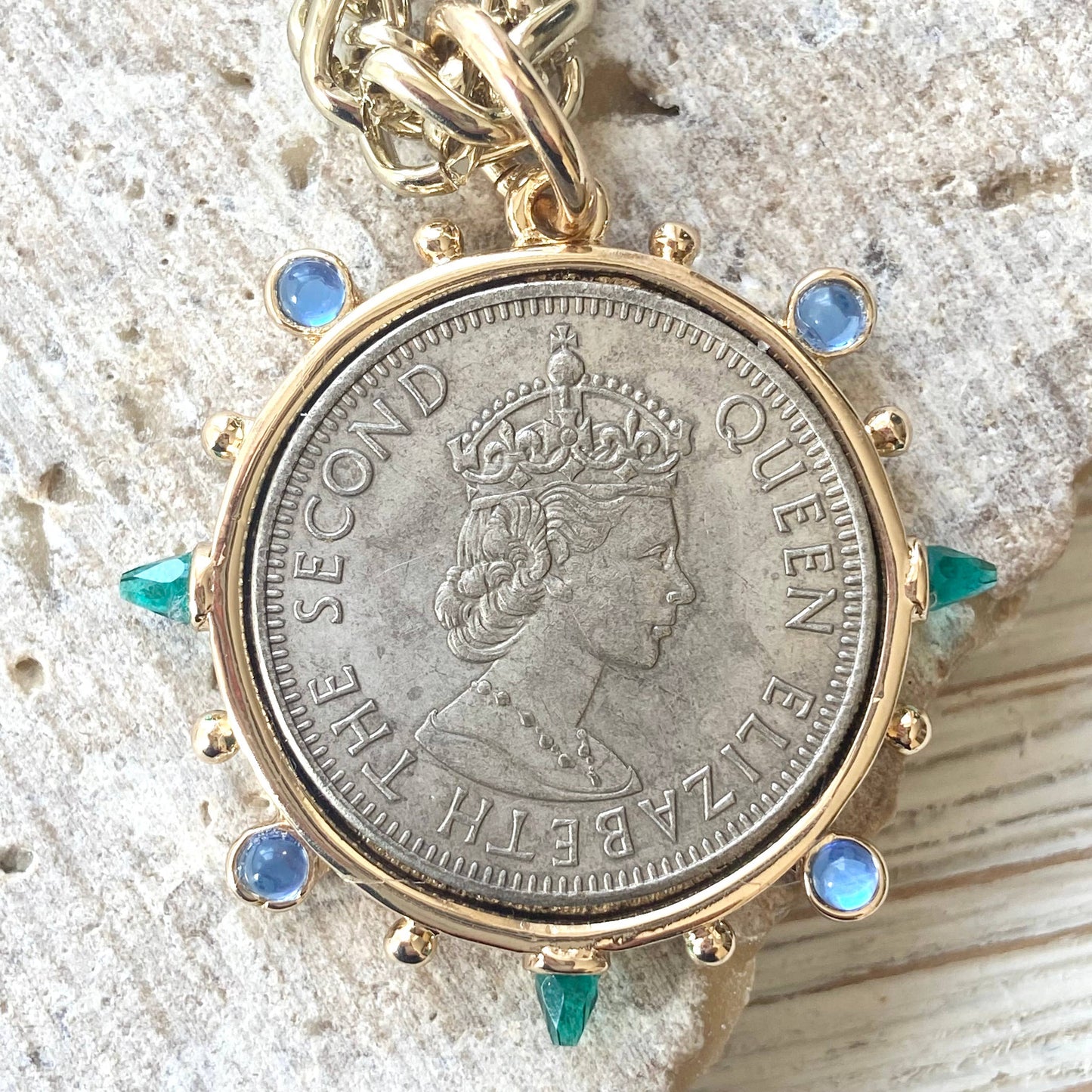 Queen Horse England Royal Family coin jewelry necklace