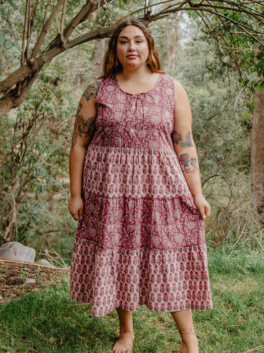 Thais Tiered Sleeveless Plus Size Dress Magenta Vine Floral