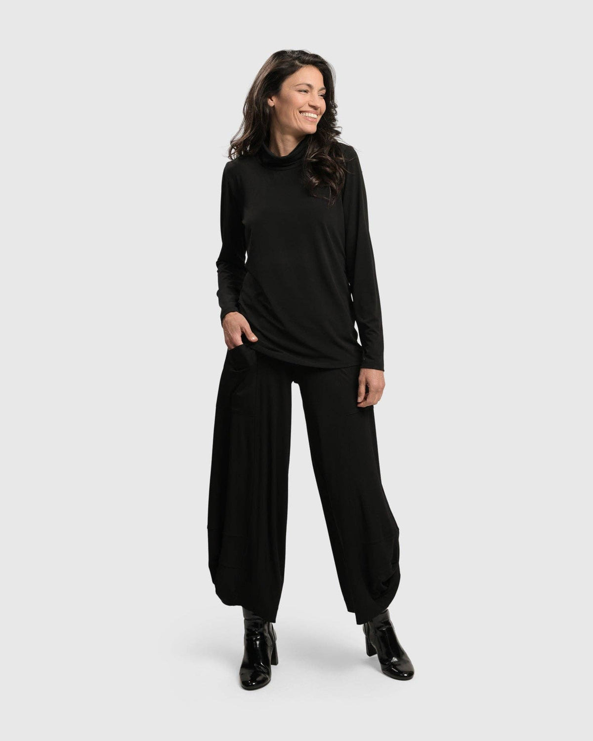 ESSENTIAL PUNTO POCKETS PANTS, BLACK