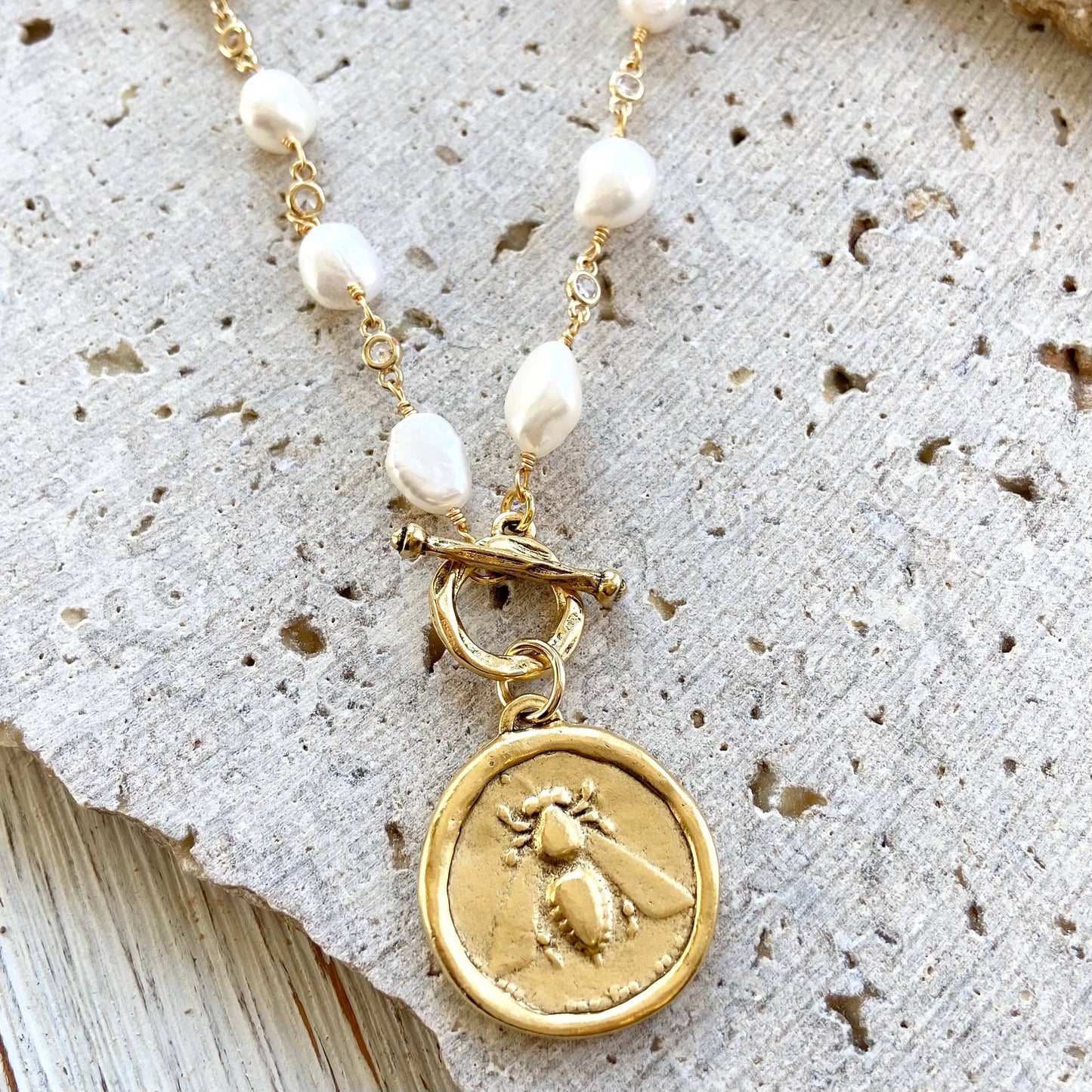 Queen bee pearl necklace boutique salon bee Jewerly  trendy