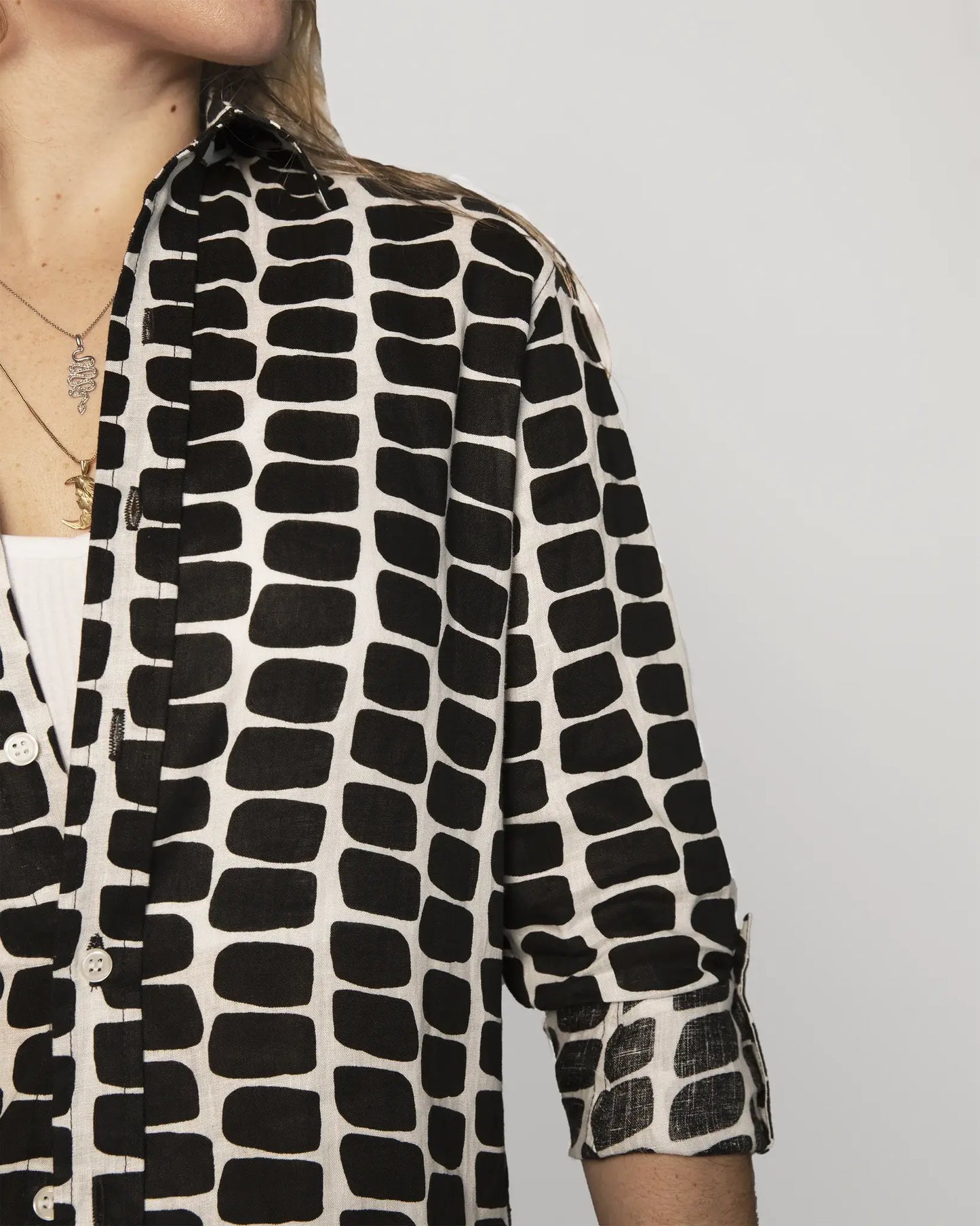 Black & White Linen Girlfriend Shirt