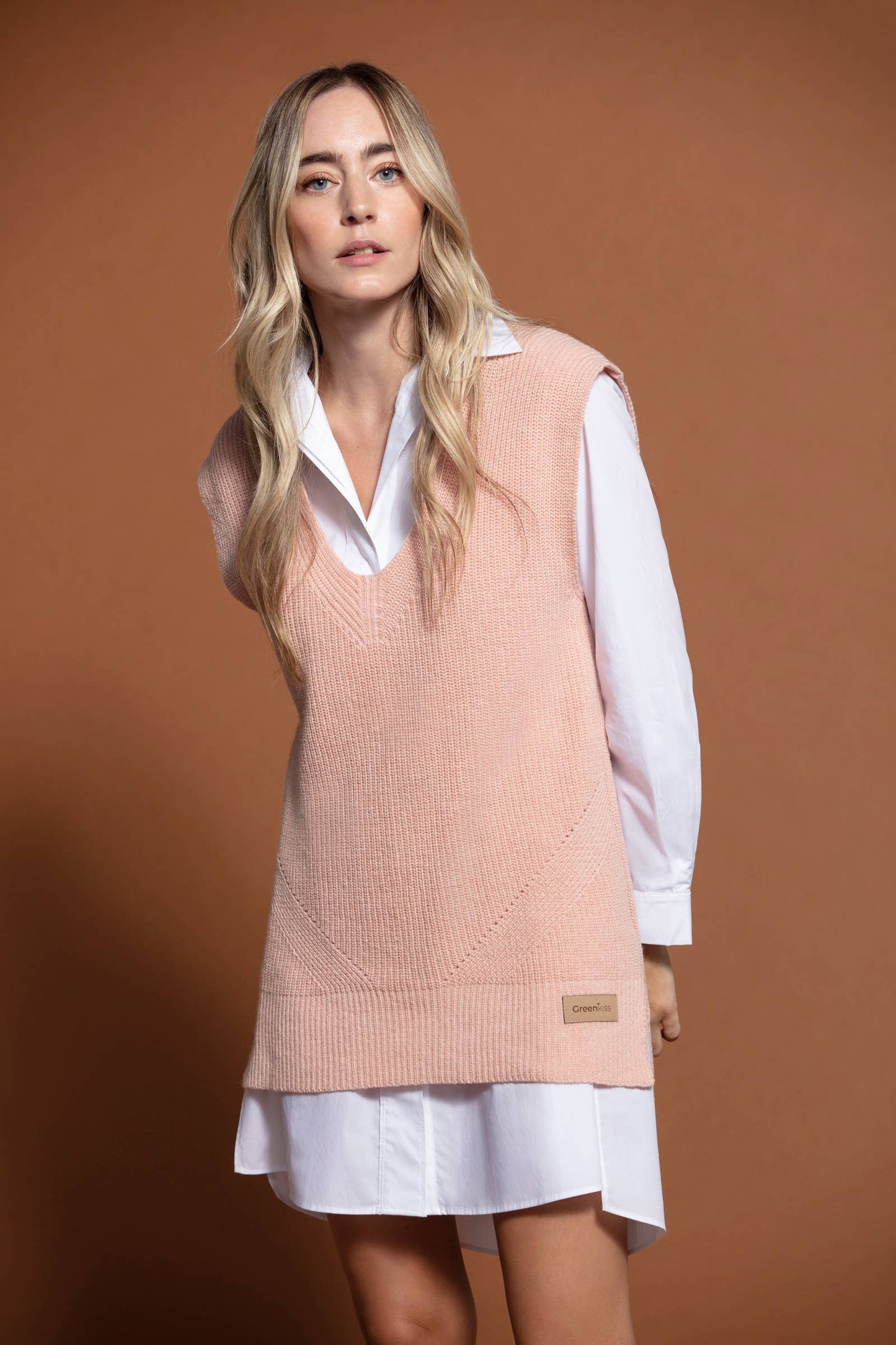V-NECK KNITTED VEST