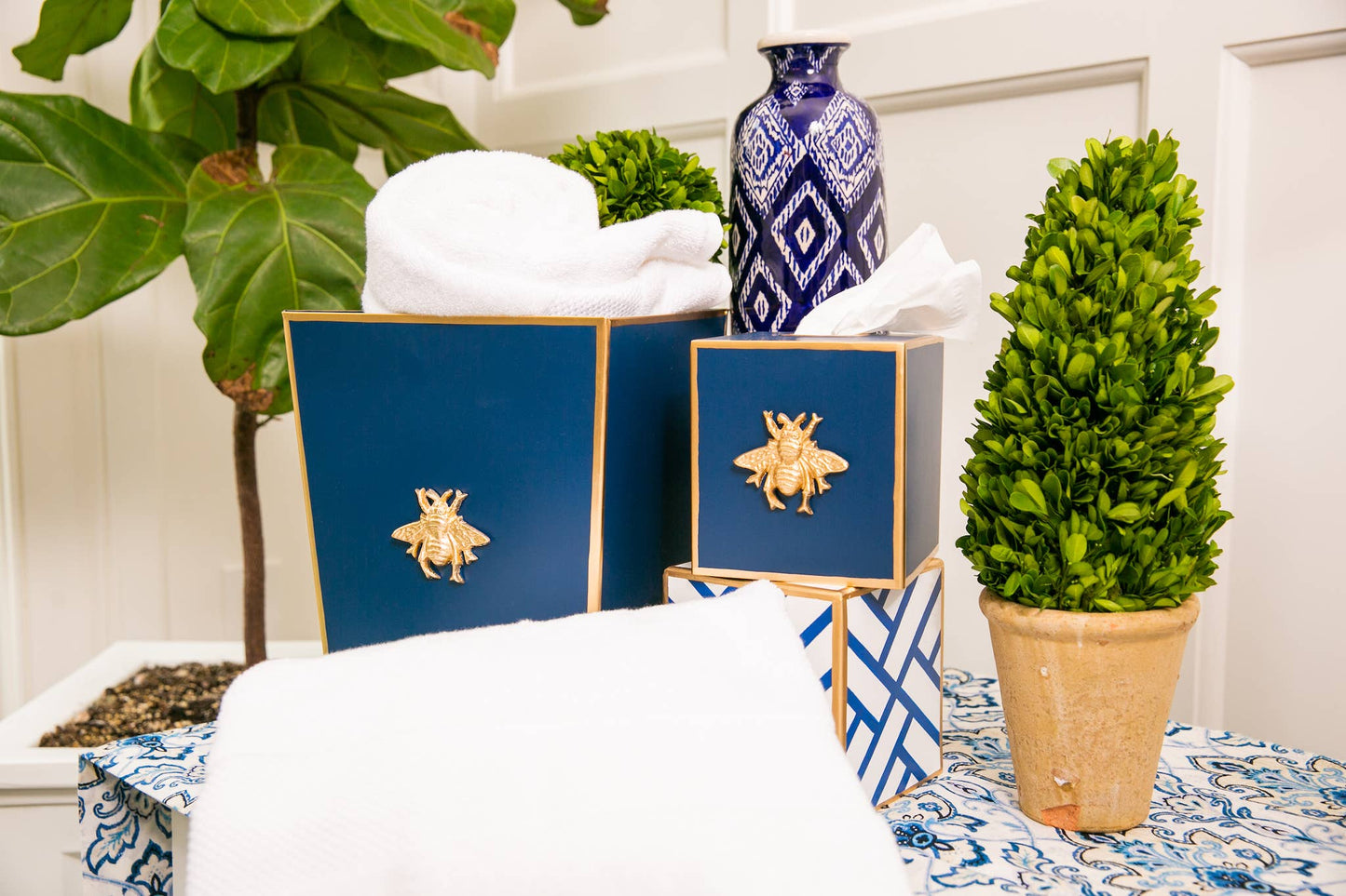 Regency Bee Tissue Box Cover