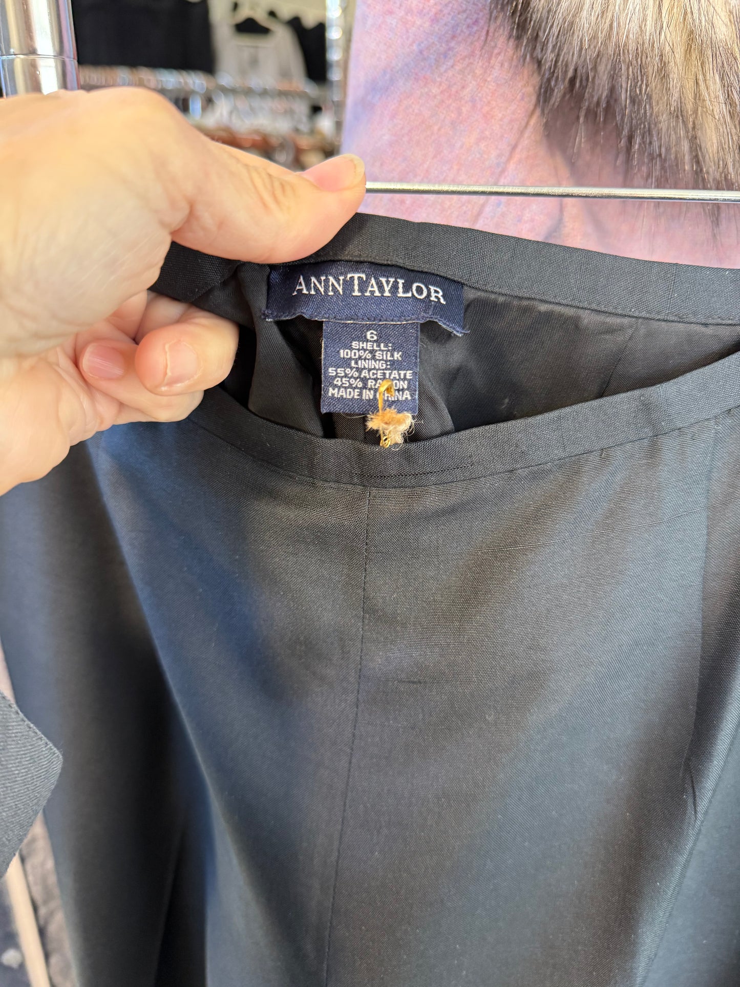 Ann Taylor Silk Tailored Pants
Classic Black - Luxury Consignment