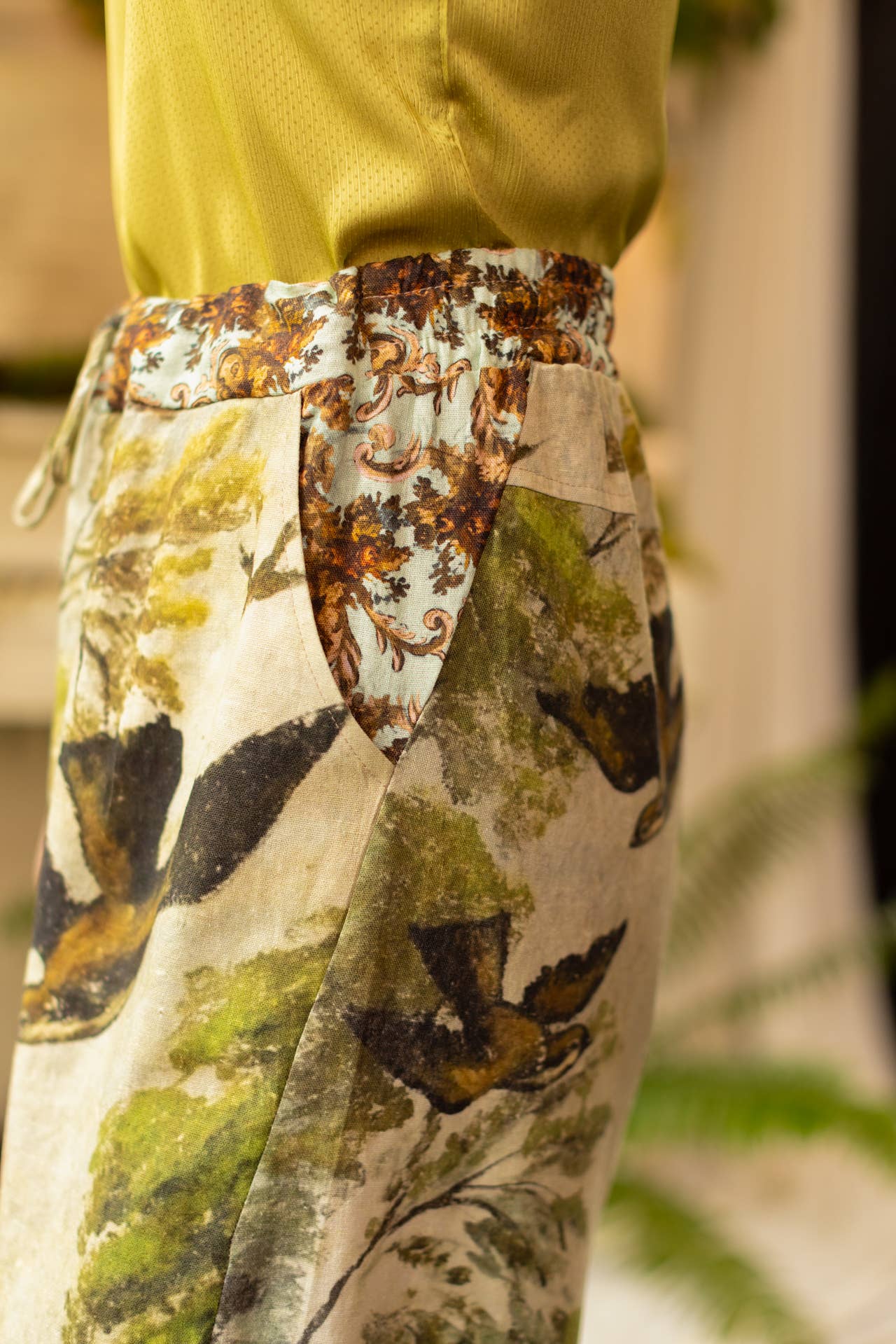 Theatre of Dreams Linen Cropped Artist Pant w/ Swan, Birds