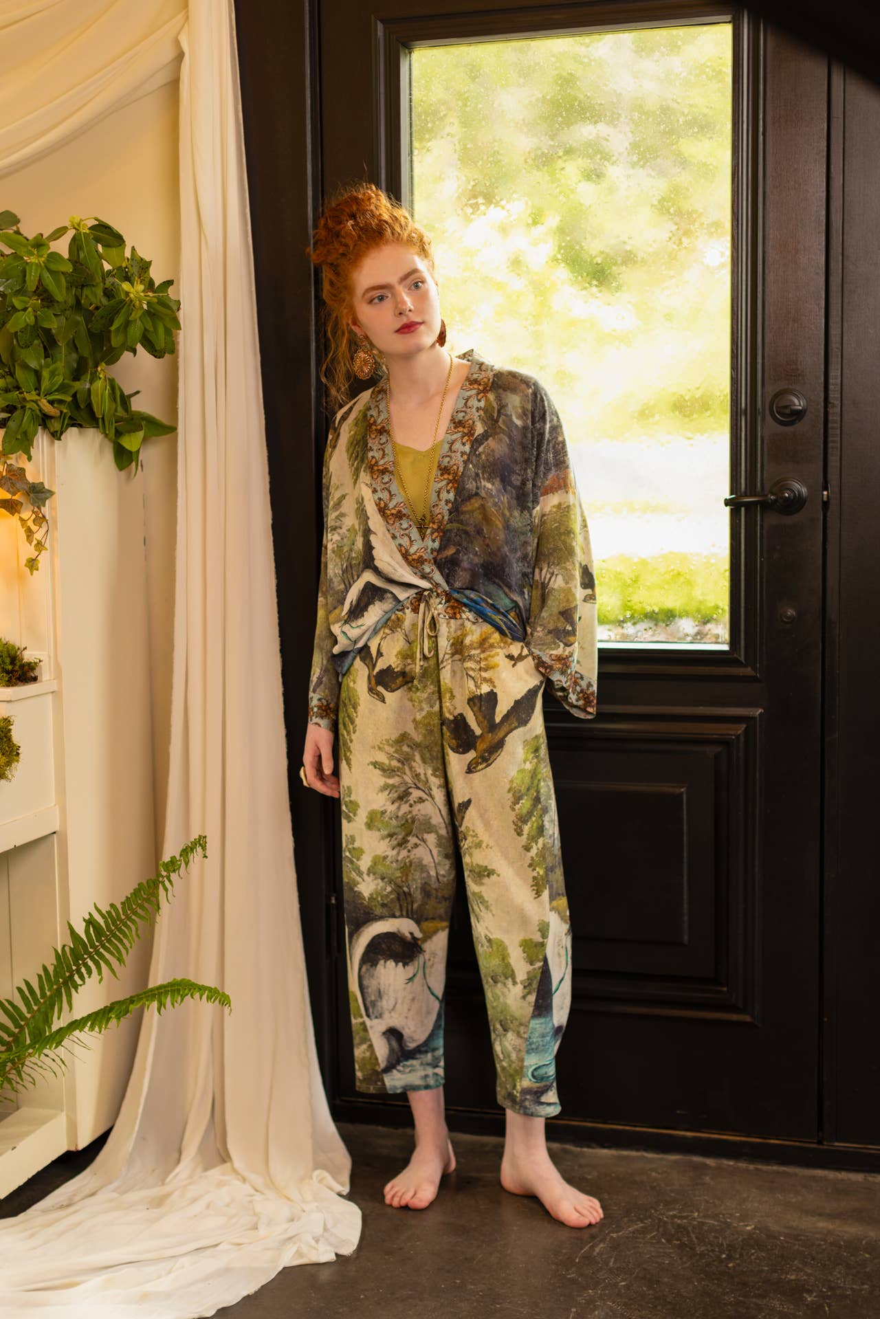 Theatre of Dreams Linen Cropped Artist Pant w/ Swan, Birds