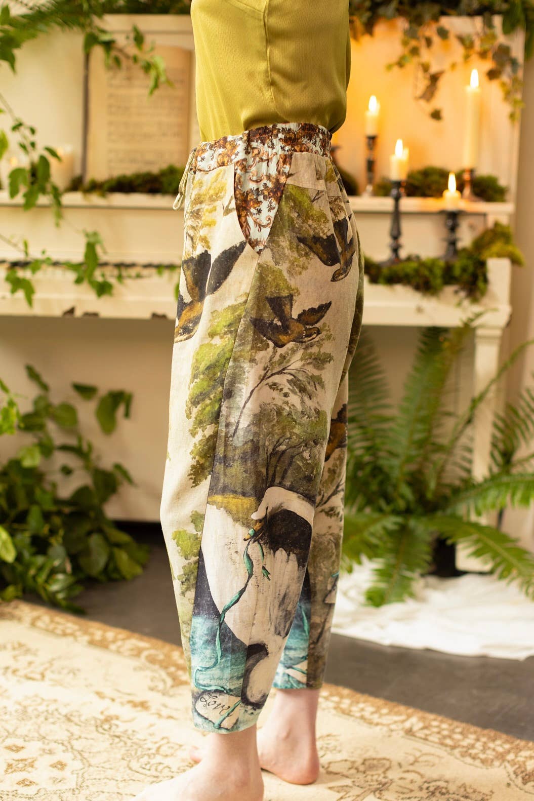 Theatre of Dreams Linen Cropped Artist Pant w/ Swan, Birds